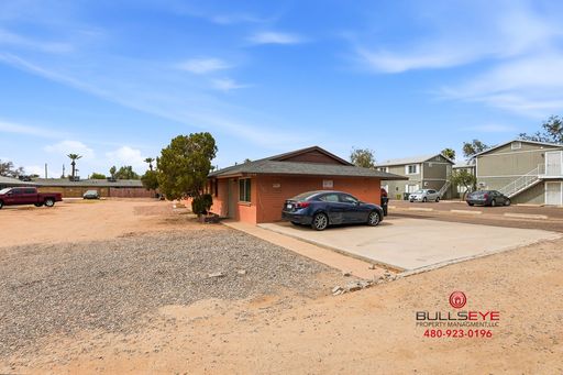 2 bedroom one bath close to I-17! – photo 1