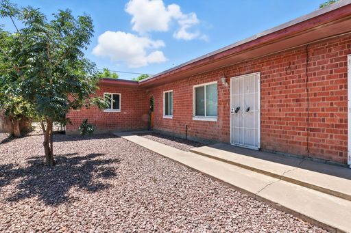 2 bedroom unit in central phoenix, clean and ready for move in! – photo 1