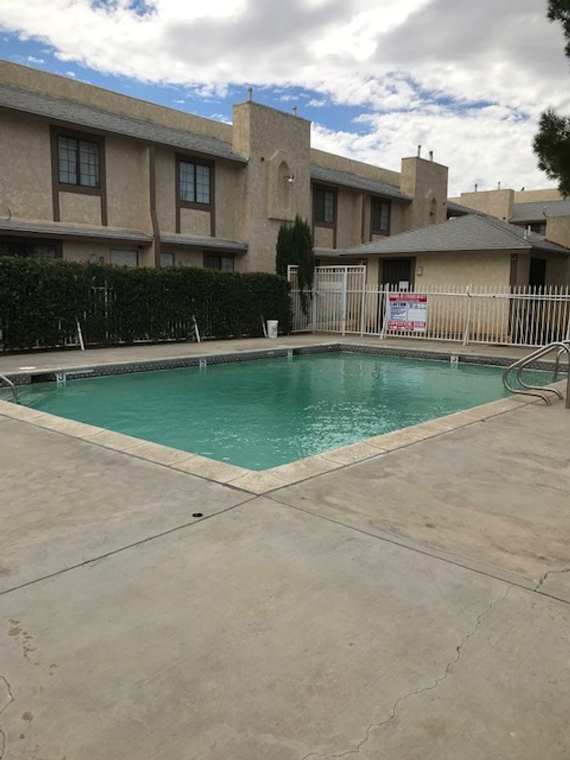 Palmdale Apartment: 38675 - 38707 12th St East