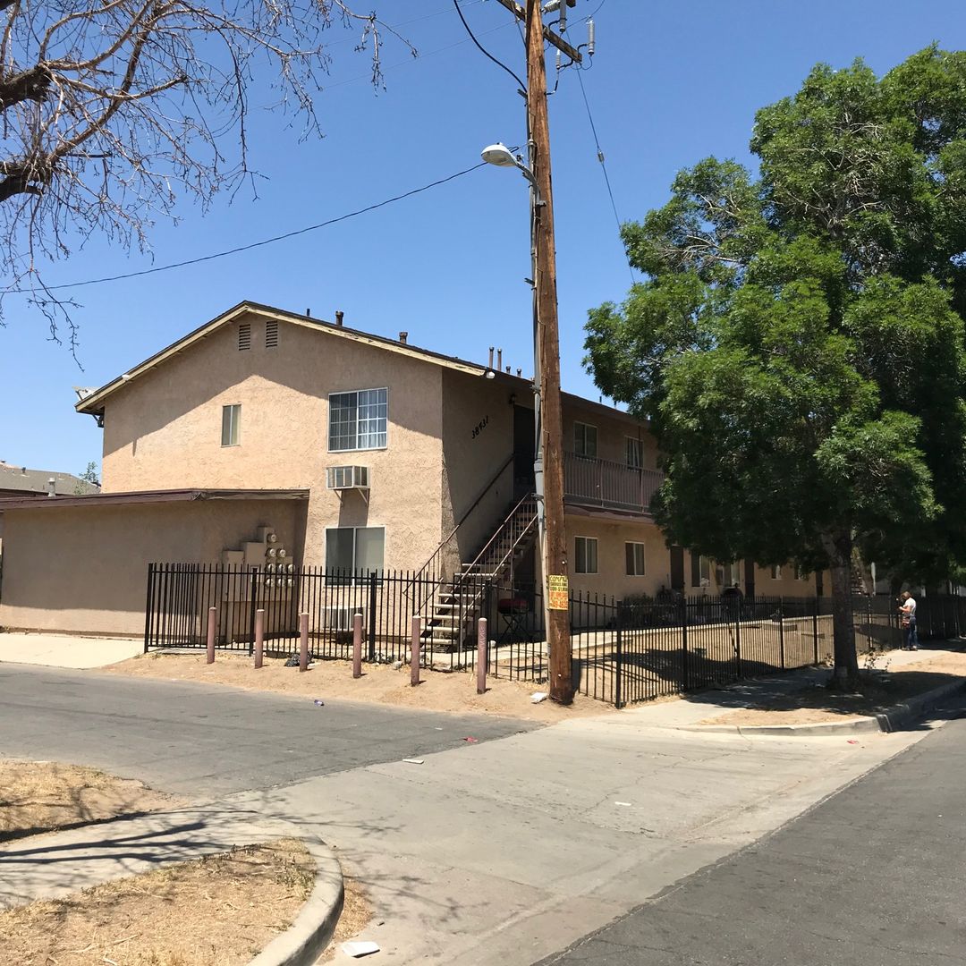 Palmdale Apartment: 38431 5th St East