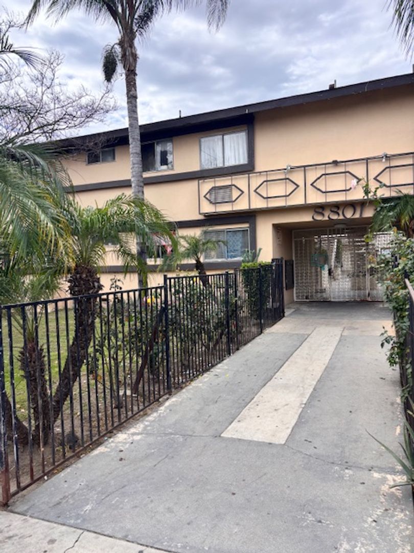 Panorama City Apartment: 8759-8801 Tobias Avenue