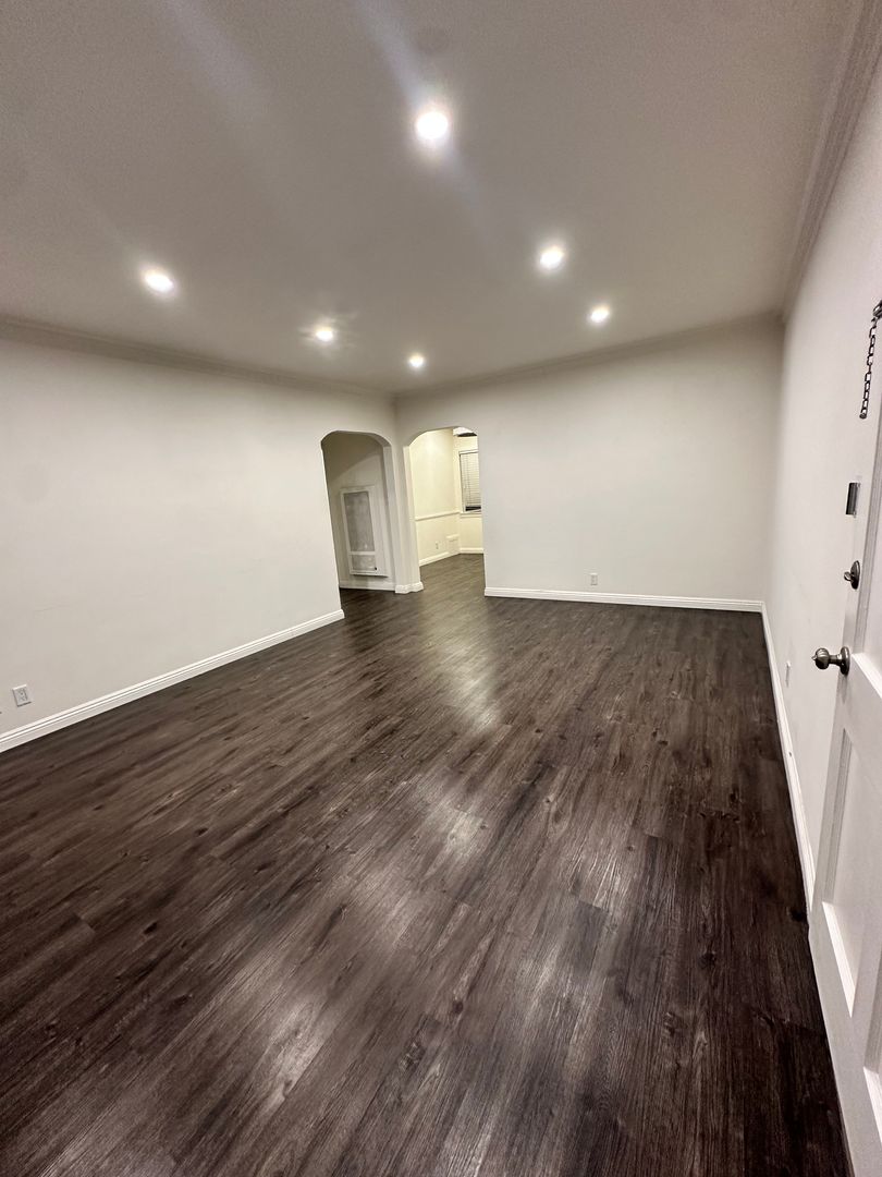 Santa Monica Apartment: 2609-2611 Euclid St