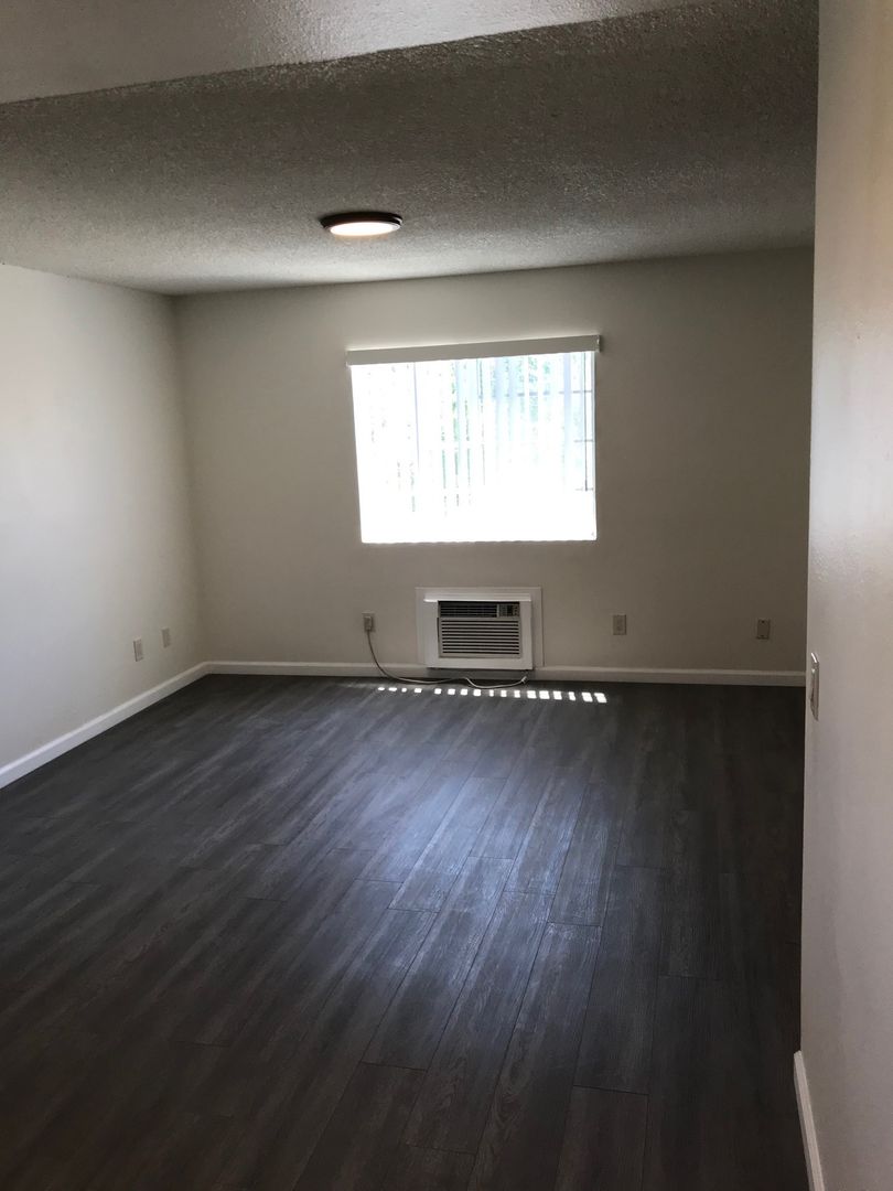 Palmdale Apartment: 38431 5th St East