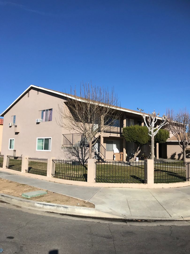 Palmdale Apartment: 441/417 E Avenue Q-3