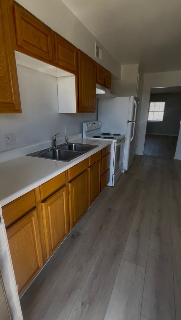 Henderson Apartment: 305 Eastminster Ct