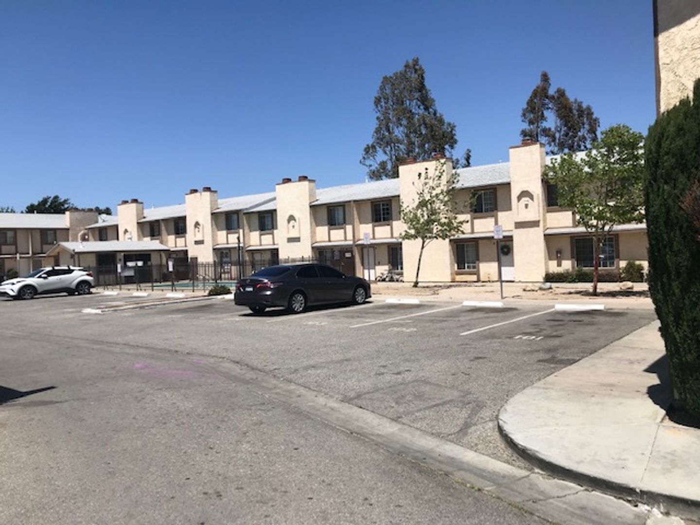 Palmdale Apartment: 38675 - 38707 12th St East