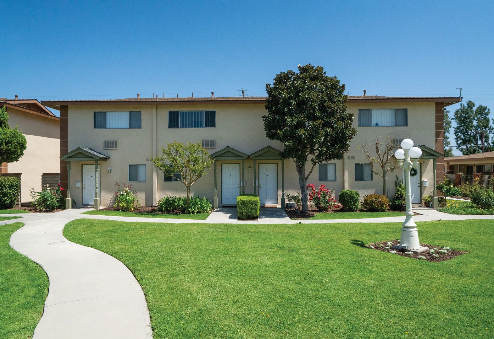 Anaheim Apartment: 1670 W Broadway