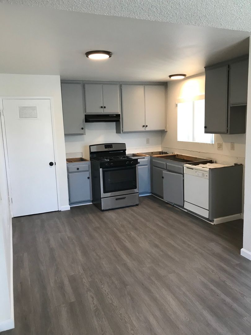 Palmdale Apartment: 38431 5th St East