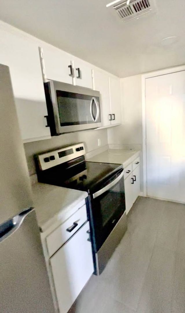 Henderson Apartment: 811 Joyce St