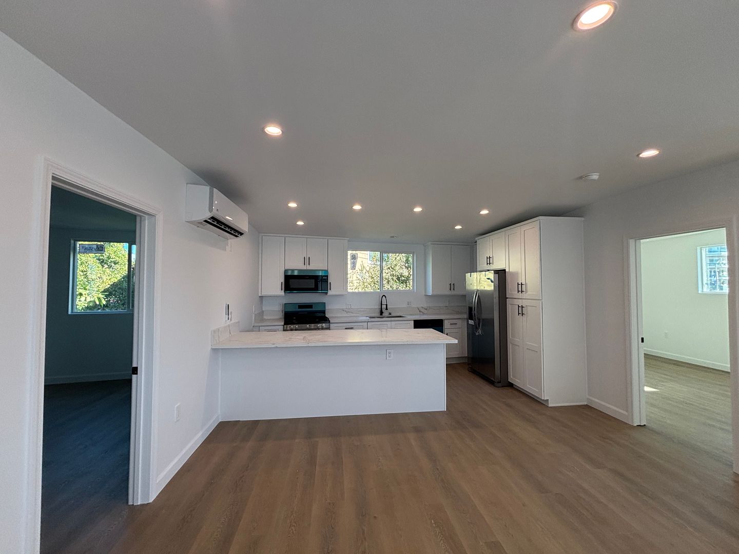 Los Angeles Apartment: 2280 S Barrington