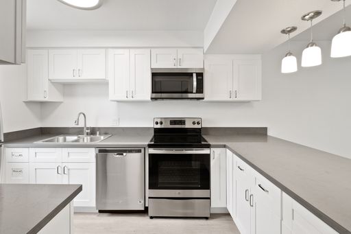 Brand New, Bright & Spacious 2 Bed/2 Bath Townhome Unit with In Unit Washer Dryer, Parking and Pool in gated community – photo 1