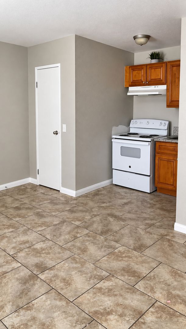 Henderson Apartment: 305 Eastminster Ct