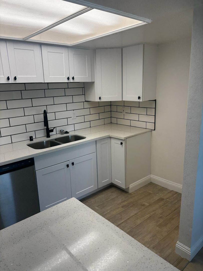 Lancaster Apartment: 2818 - 2852  W. Avenue K-8