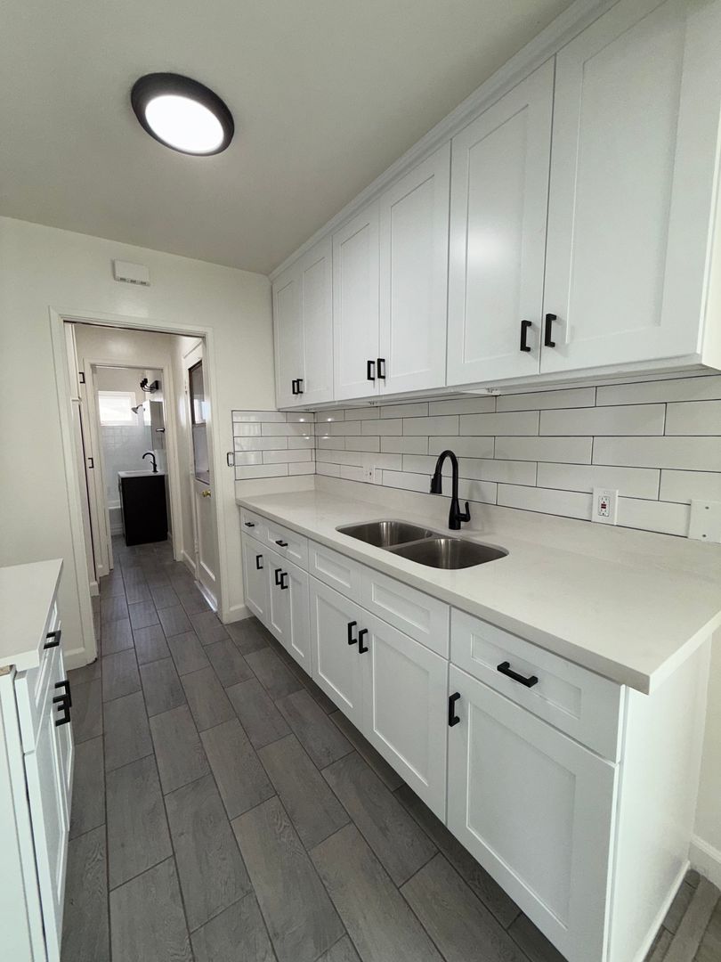 Inglewood Apartment: 632,636,644,646 Aerick St