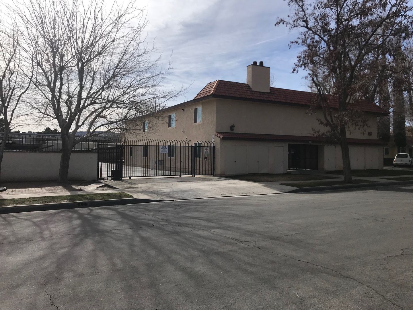 Palmdale Apartment: 550 East Avenue Q-12