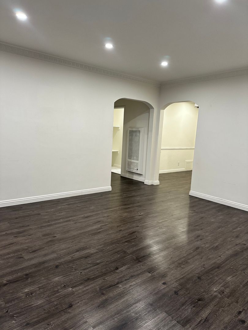 Santa Monica Apartment: 2609-2611 Euclid St