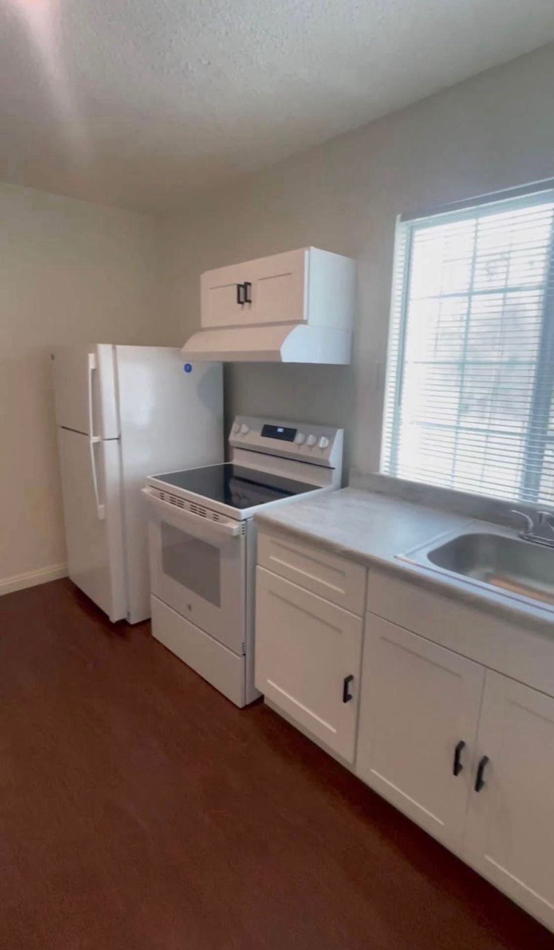 Newly Renovated & Bright Studio in Henderson - Utilities Included!