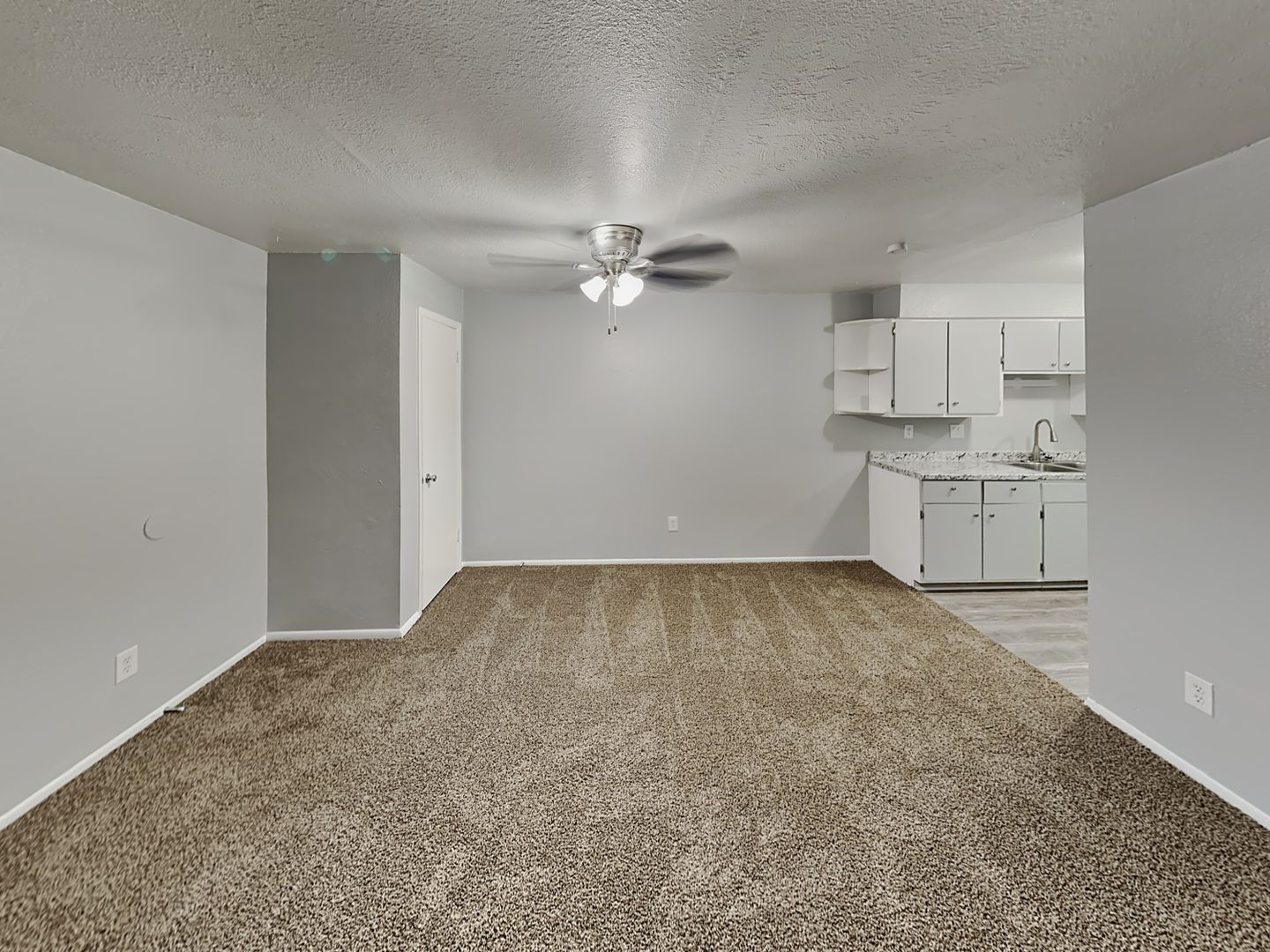Lake Havasu City Apartment: 2021 Commander Dr