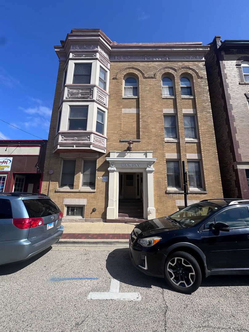 Elgin Apartment: 160 Symphony Way