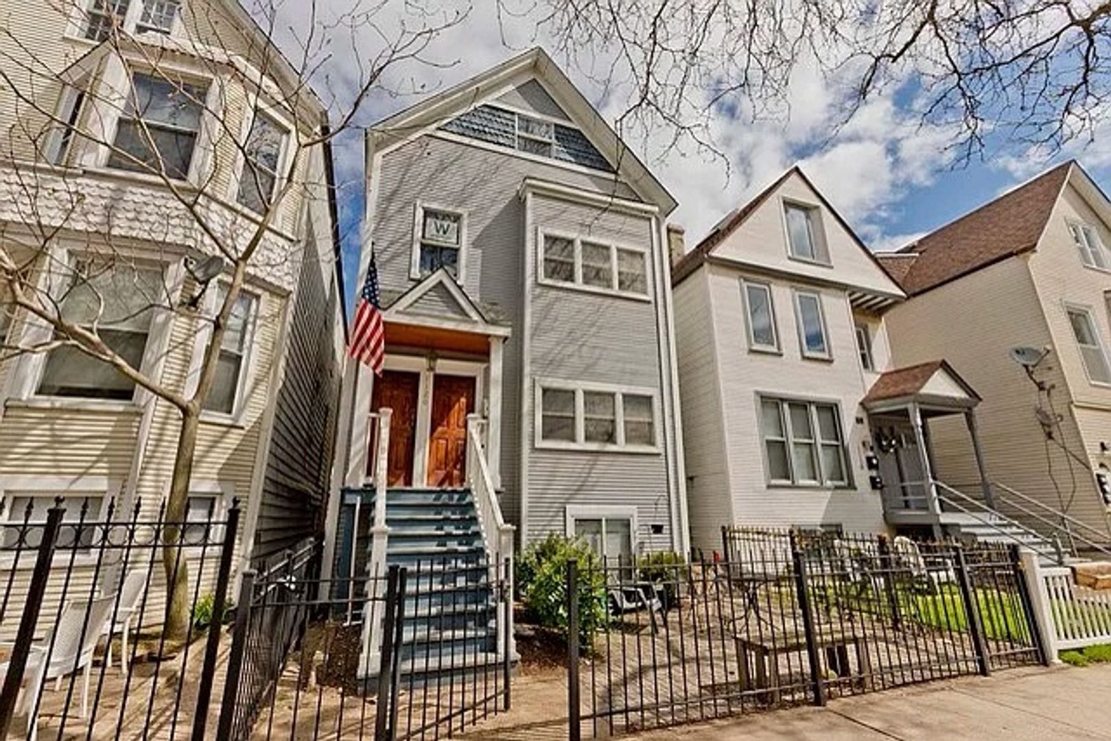 Chicago Apartment: 1120 W Roscoe St