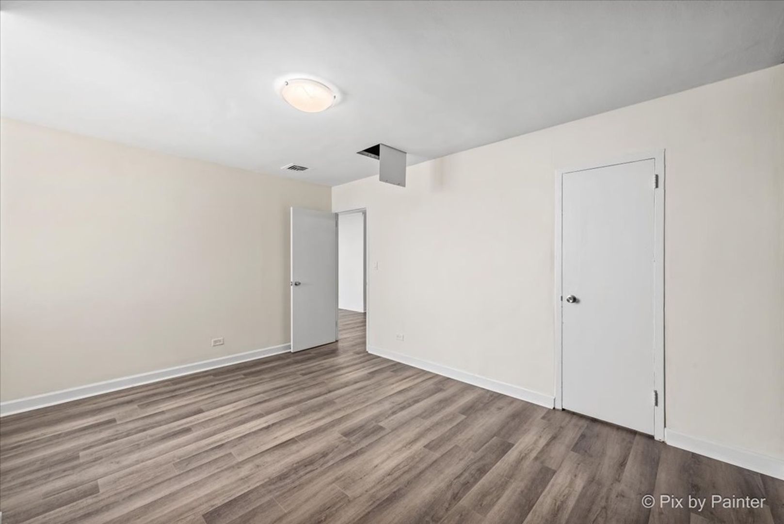 Chicago Condo: 6301 N Sheridan Rd #2V