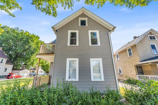 3187 W 44th St | Unit 2/UP, Cleveland, OH 44109- Spacious 3-bed 1-bath multi-family home! – photo 1