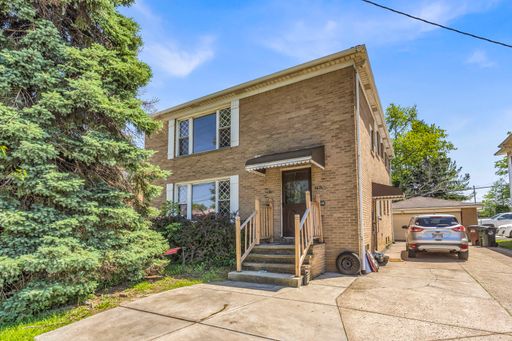 2915 Snow Rd | UP, Parma, Ohio, 44134 - Spacious 3-bed 1.5-bath multi-family home! – photo 1