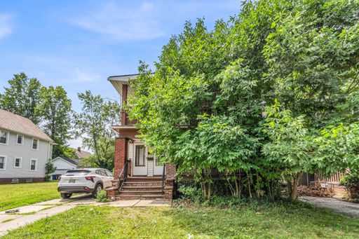 3428 Altamont Ave | Unit 3, Cleveland Heights, OH 44118 - Spacious 2-bed 1-bath multi-family home!
