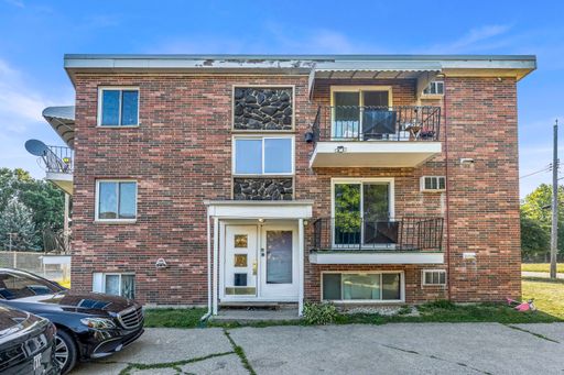 18809 Bella Dr | Unit 2, Cleveland, OH 44119- Spacious 1-bed 1-bath multi-family home! – photo 1