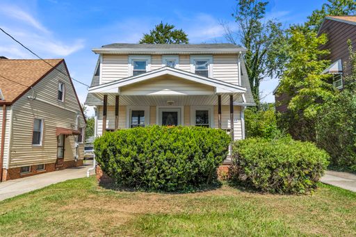 19409 Raymond St, Maple Heights - Spacious 3-bed 1-bath single-family home! – photo 1