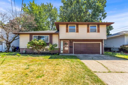 13575 Starlite Dr, Brookpark, OH 44142 - Spacious 3-bed 1.5-bath single-family home!