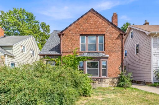 13613 Cedar Rd | UP, University Heights, OH 44118- Spacious 3-bed 1-bath multi-family home! – photo 1