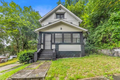 712 Roselle Ave | Unit B, Akron, OH 44307 - Spacious 3-bed 1-bath multi-family home! – photo 1
