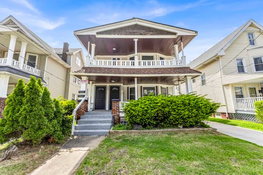 428 E 148th St | DN, Cleveland - Spacious 2 bed 1 bath multi-family home! – photo 1