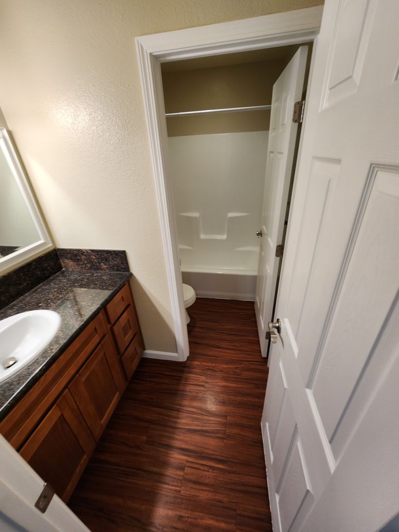 Modesto Apartment: 3500 San Clemente Ave