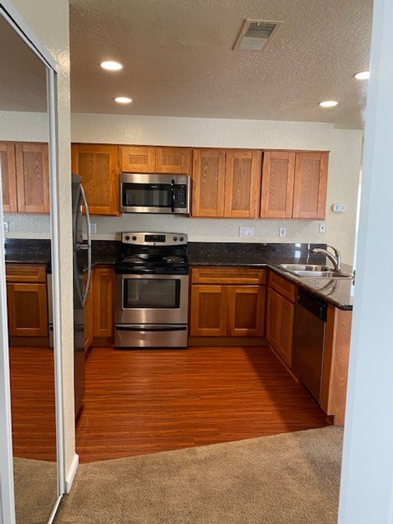 Modesto Apartment: 3500 San Clemente Ave