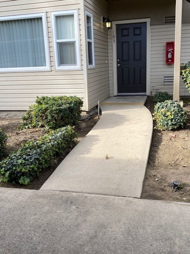 Modesto Apartment: 3500 San Clemente Ave