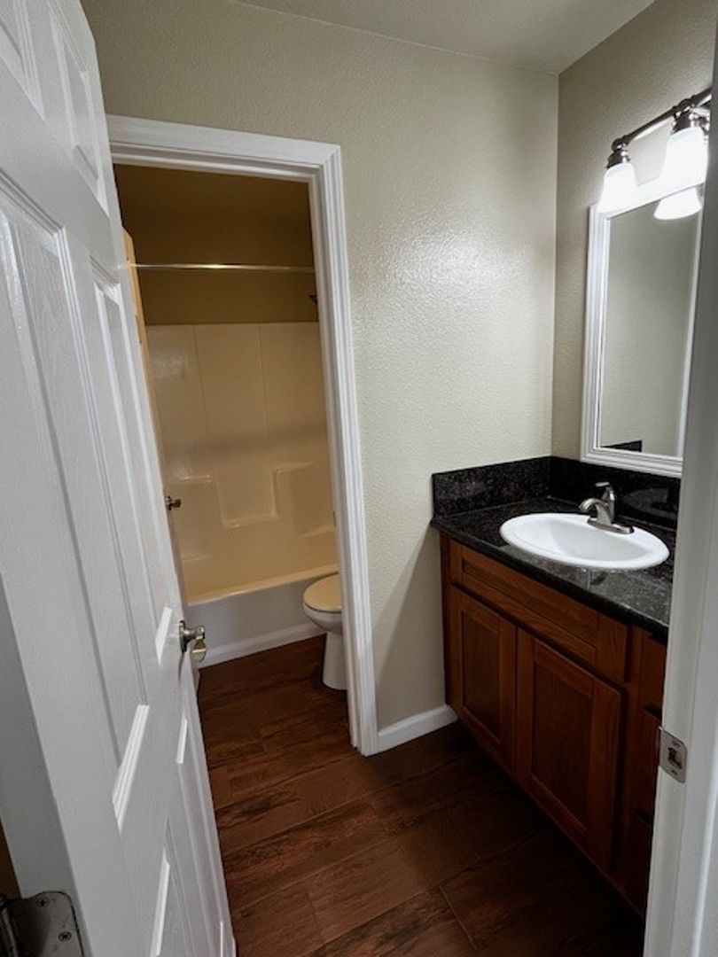 Modesto Apartment: 3500 San Clemente Ave