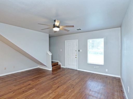 FANTASTIC 4 BEDROOM / 2 BATH DUPLEX - MINUTES TO DOWNTOWN – photo 1