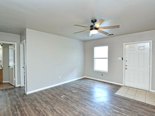 FANTASTIC 4 BEDROOM / 2 BATH DUPLEX - MINUTES TO DOWNTOWN – photo 1
