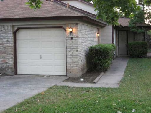 FANTASTIC 2 BEDROOM / 2 BATH DUPLEX – photo 1
