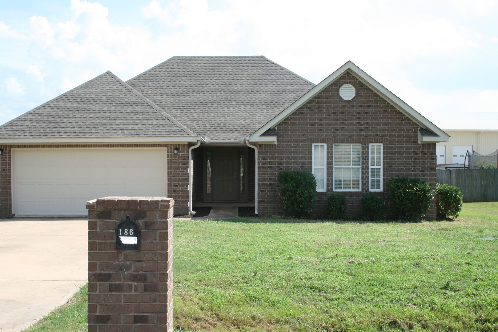 Jonesboro House: 186 CR 418