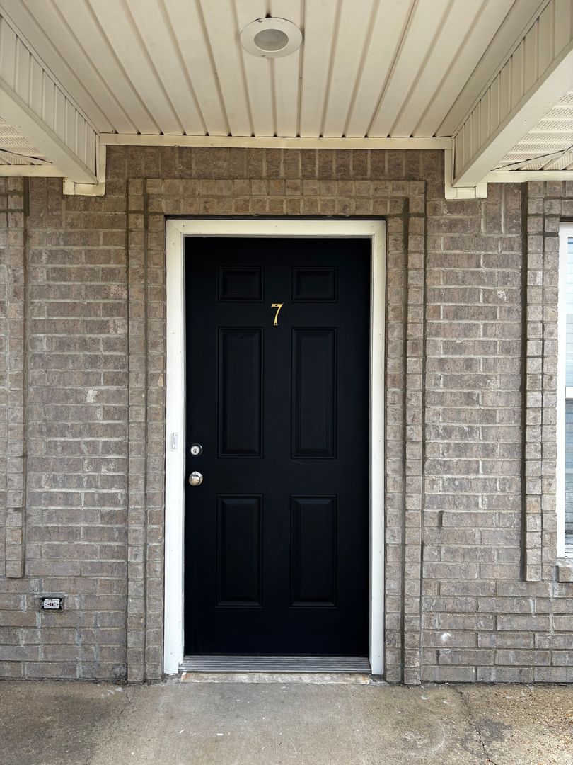 Jonesboro Apartment: 1604 Latourette Drive