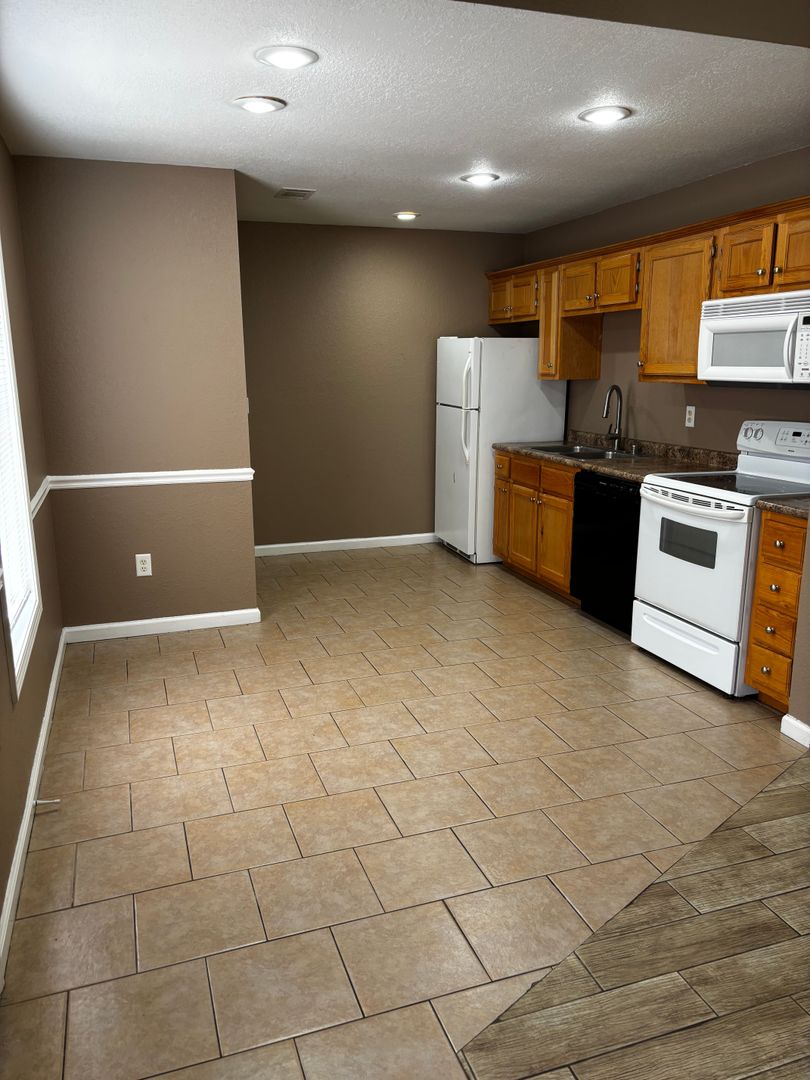Jonesboro Apartment: 1603 Latourette Drive