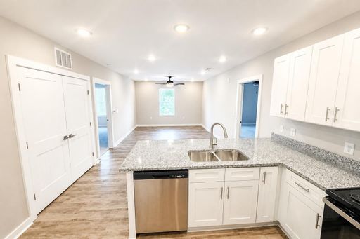 Brand New Large Two Bedroom Apartment on Top Floor – photo 1