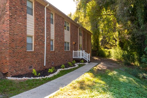 ONE MONTH FREE! 2 BR/1BA COLLEGE HILL! – photo 1
