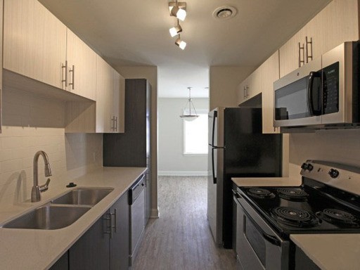 2 x 2 in Historic Westerwood!! *Rare Find!* ONE MONTH FREE! – photo 1
