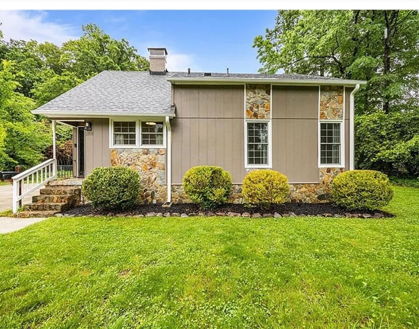 Greensboro House: 2104 Cleburne St