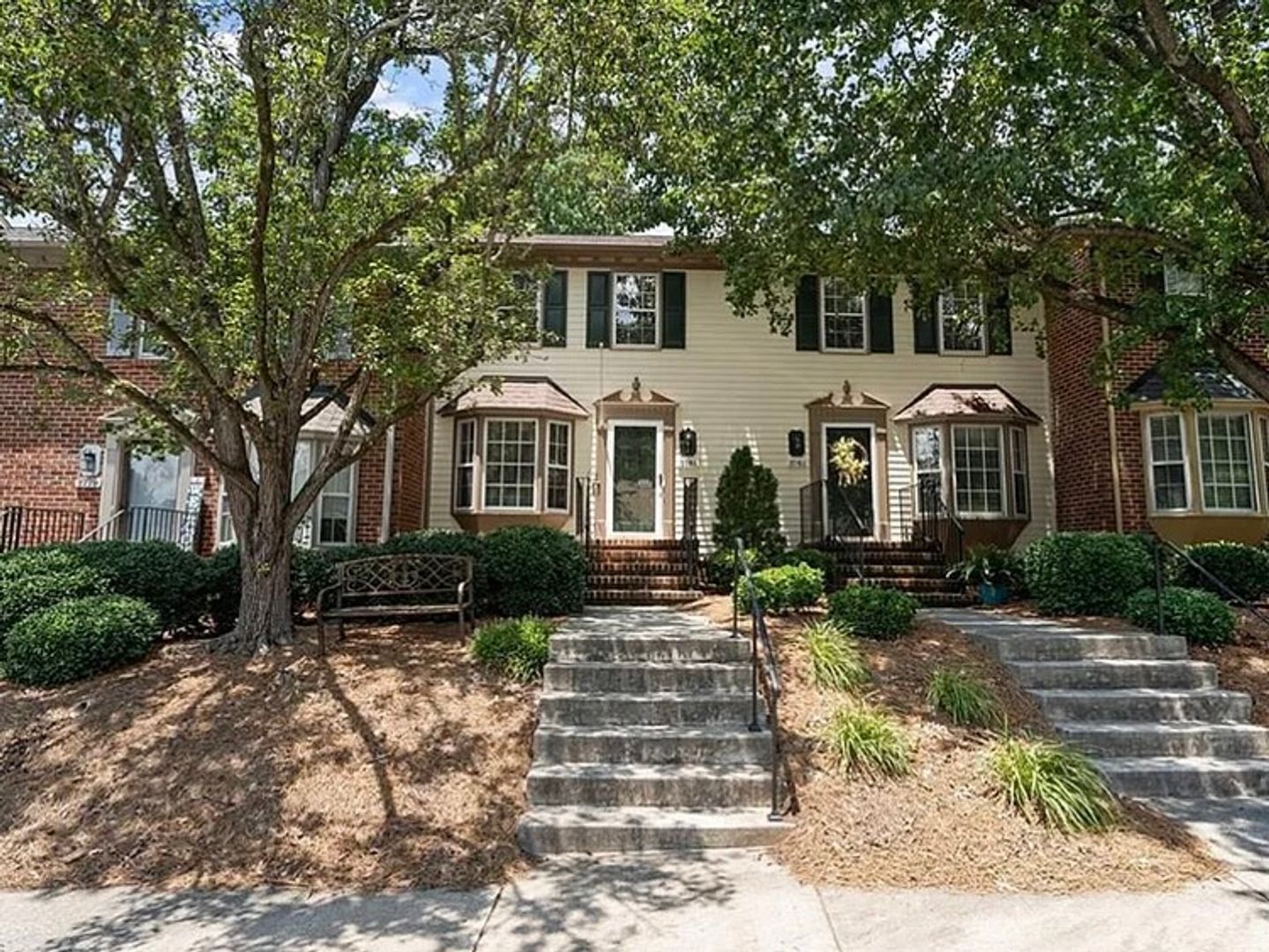 Renovated luxury townhome Greens Crossing, Northwest Greensboro