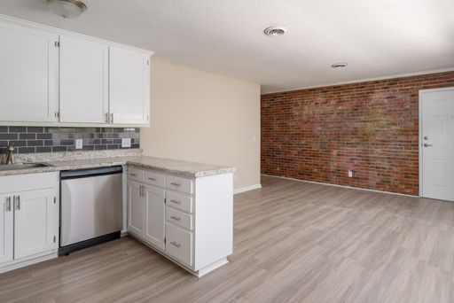 2 bedroom -- ONE MONTH FREE!! -- College Hill Neighborhood -- $1199 – photo 1